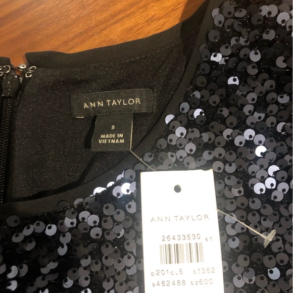 Ann Taylor NWT Navy sequined top - Picture 4 of 6